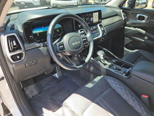 Photo of 2022 Glacial White Pearl Kia Sorento