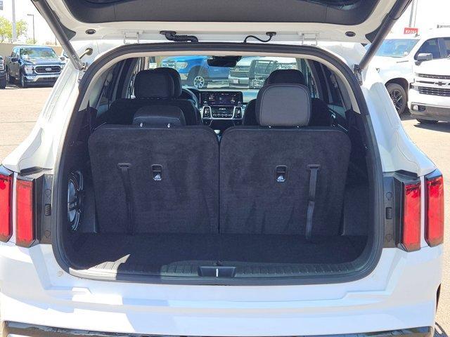 Photo of 2022 Glacial White Pearl Kia Sorento