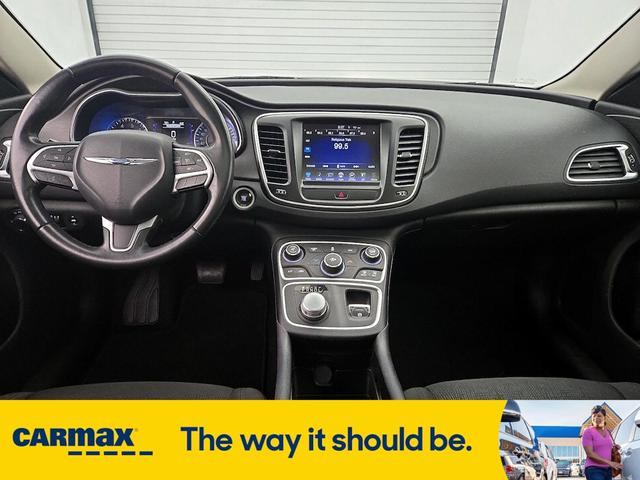 Photo of 2016 White Chrysler 200