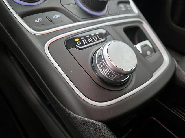 Photo of 2016 White Chrysler 200
