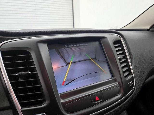 Photo of 2016 White Chrysler 200