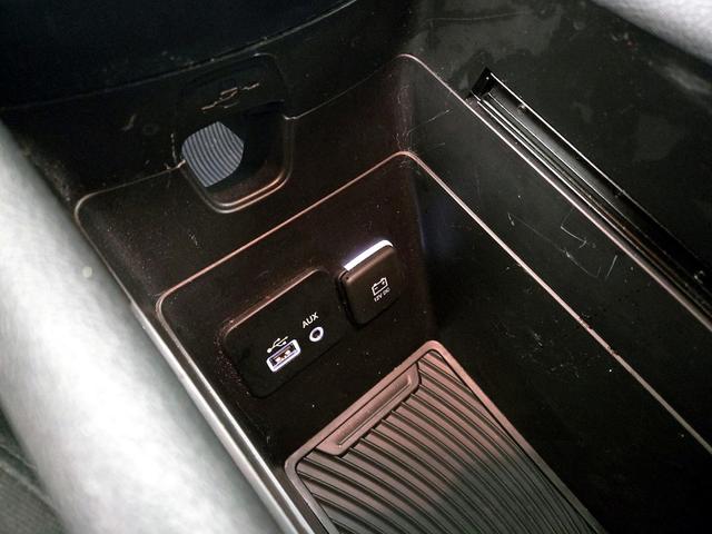 Photo of 2016 White Chrysler 200