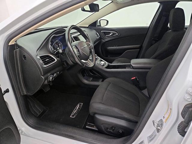 Photo of 2016 White Chrysler 200