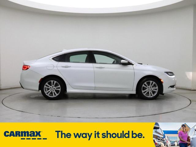 Photo of 2016 White Chrysler 200