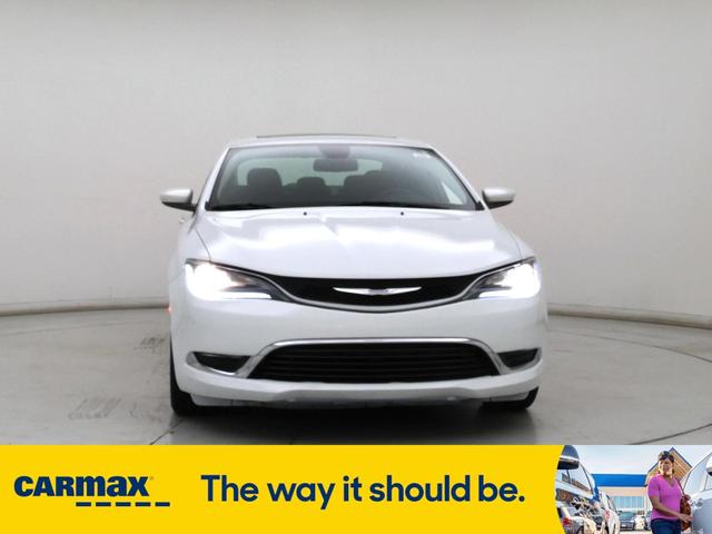 Photo of 2016 White Chrysler 200