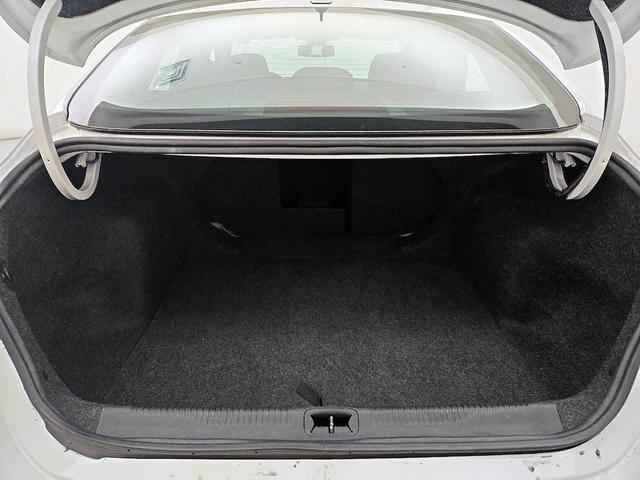 Photo of 2016 White Chrysler 200