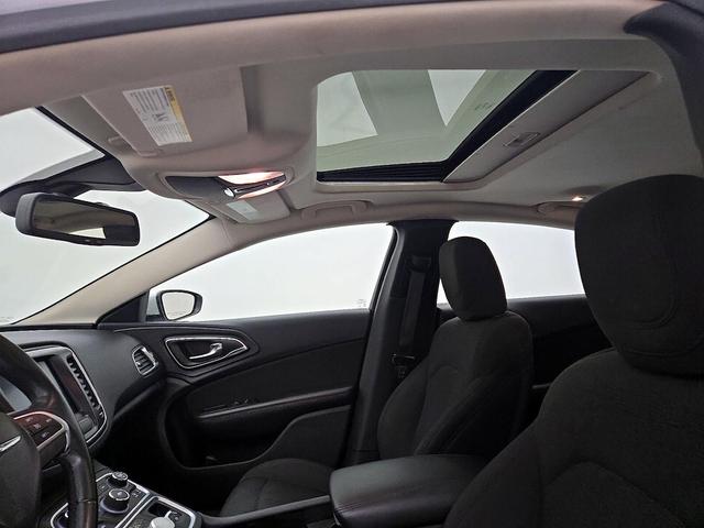 Photo of 2016 White Chrysler 200