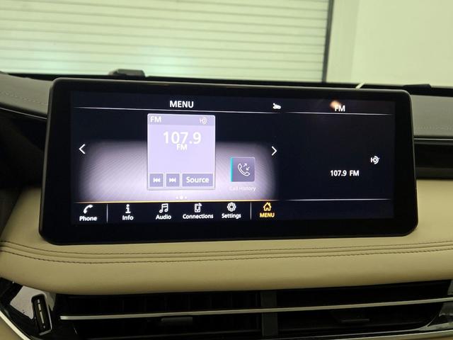 Photo of 2023 White INFINITI QX60