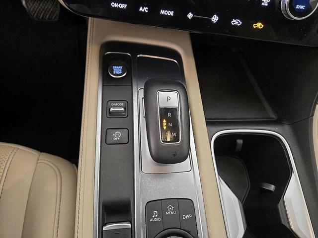 Photo of 2023 White INFINITI QX60