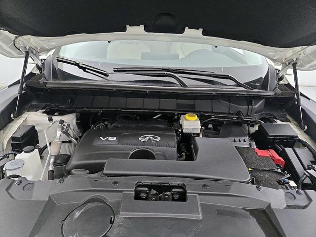 Photo of 2023 White INFINITI QX60
