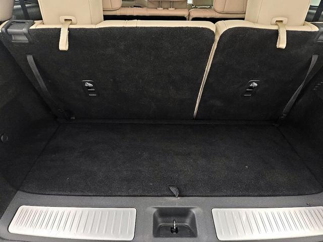 Photo of 2023 White INFINITI QX60