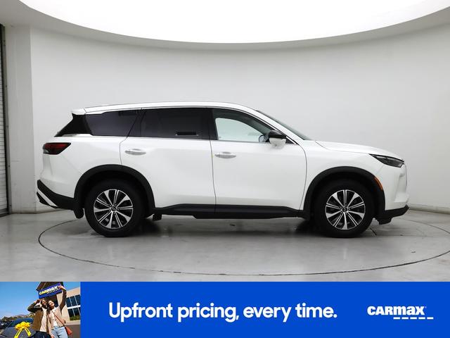 Photo of 2023 White INFINITI QX60
