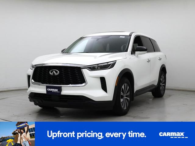 Photo of 2023 White INFINITI QX60