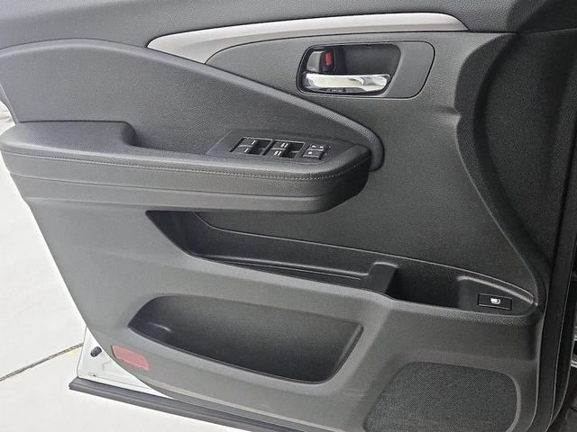 Photo of 2020 White Honda Pilot