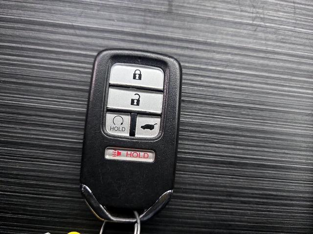 Photo of 2020 White Honda Pilot