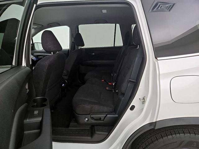 Photo of 2020 White Honda Pilot
