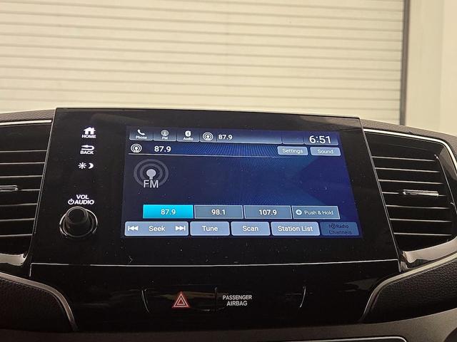 Photo of 2020 White Honda Pilot