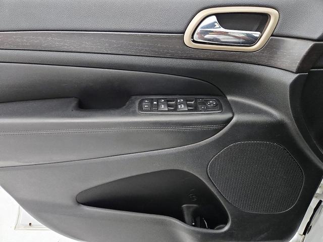 Photo of 2015 Black Jeep Grand Cherokee