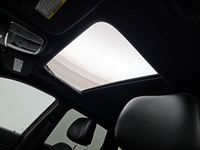 Photo of 2015 Black Jeep Grand Cherokee