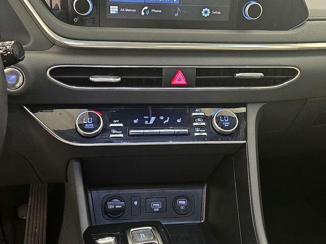 Photo of 2022 White Hyundai SONATA