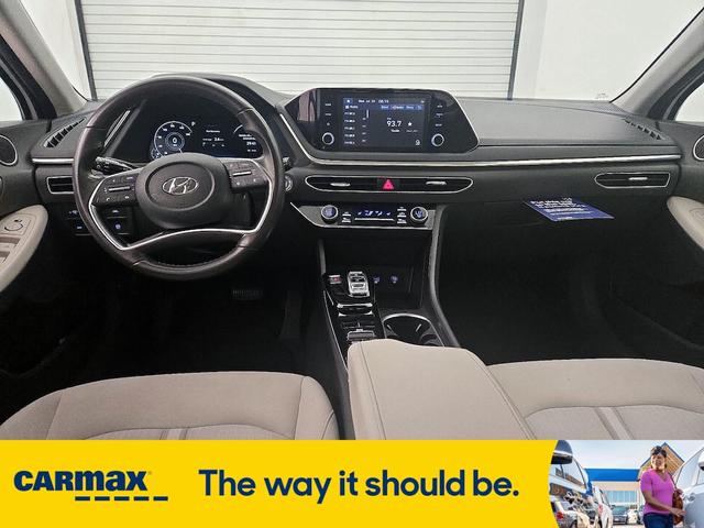 Photo of 2022 White Hyundai SONATA