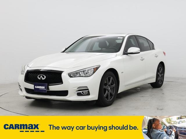 Photo of 2017 White INFINITI Q50