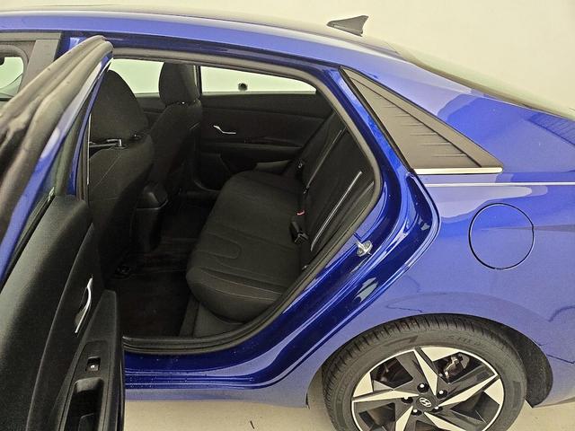 Photo of 2022 Blue Hyundai ELANTRA