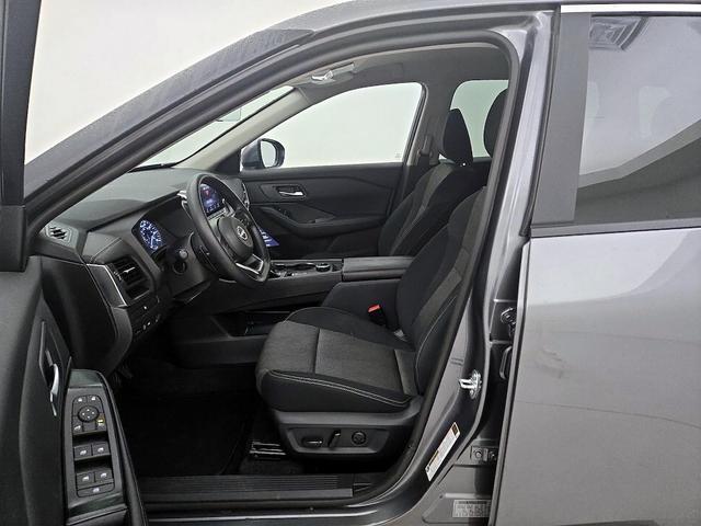 Photo of 2024 Gray Nissan Rogue