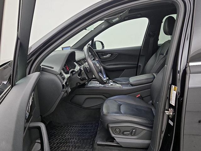 Photo of 2019 Black Audi Q7