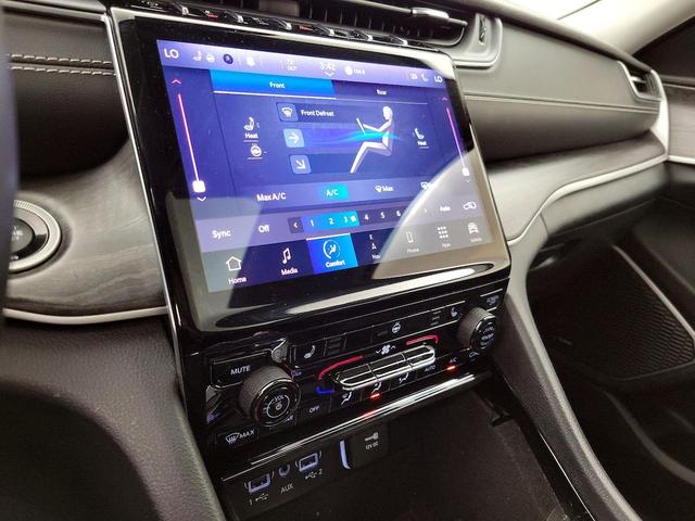 Photo of 2021 White Jeep Grand Cherokee L