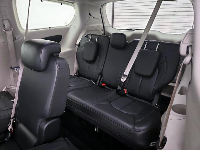 Photo of 2019 Gray Chrysler Pacifica