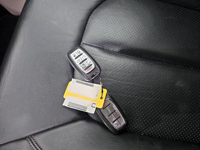 Photo of 2019 Gray Chrysler Pacifica
