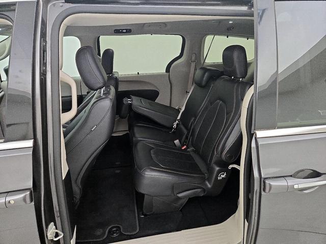 Photo of 2019 Gray Chrysler Pacifica