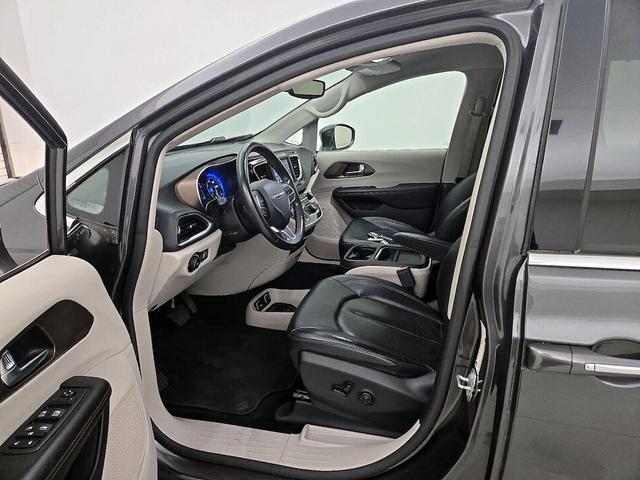 Photo of 2019 Gray Chrysler Pacifica