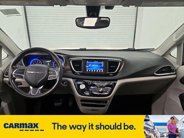 Photo of 2019 Gray Chrysler Pacifica