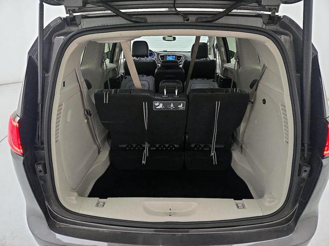 Photo of 2019 Gray Chrysler Pacifica