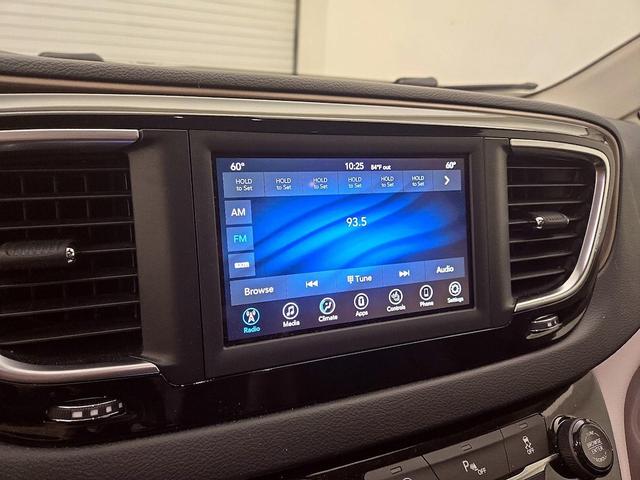 Photo of 2019 Gray Chrysler Pacifica