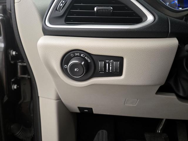 Photo of 2019 Gray Chrysler Pacifica
