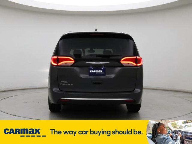 Photo of 2019 Gray Chrysler Pacifica