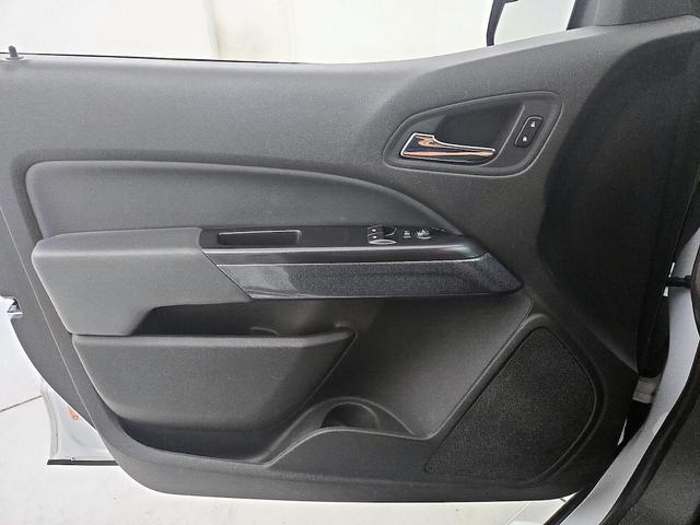 Photo of 2015 White Chevrolet Colorado