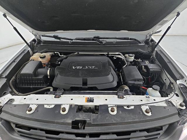 Photo of 2015 White Chevrolet Colorado