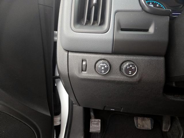 Photo of 2015 White Chevrolet Colorado