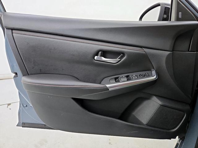 Photo of 2024 Gray Nissan Sentra