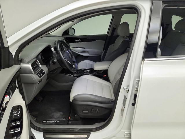 Photo of 2019 White Kia Sorento