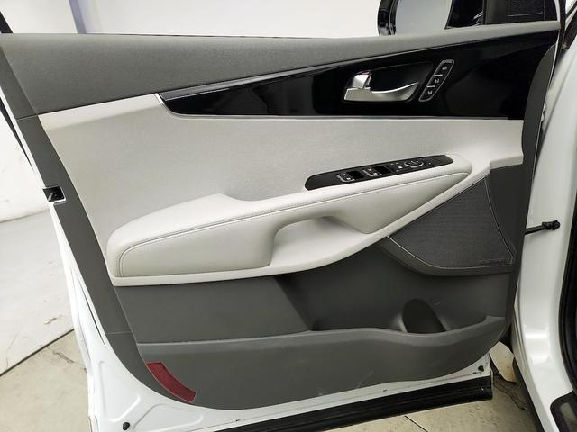 Photo of 2019 White Kia Sorento