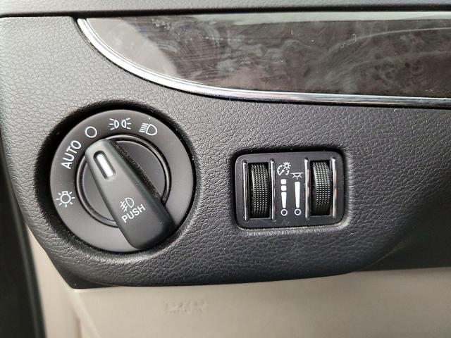 Photo of 2016 Black Chrysler Town & Country