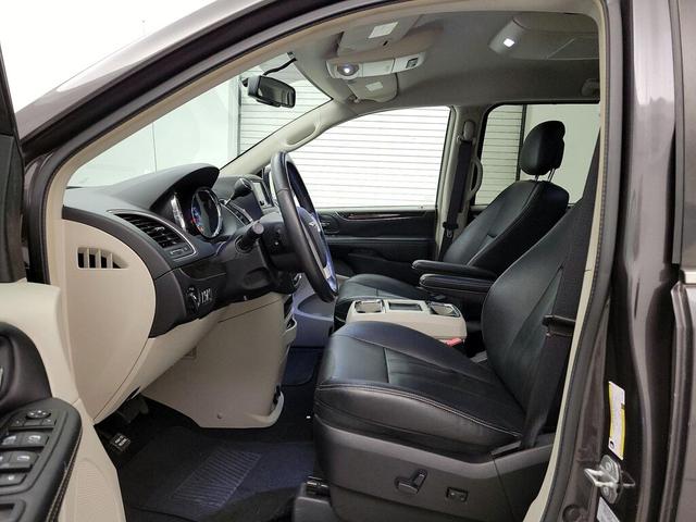 Photo of 2016 Black Chrysler Town & Country