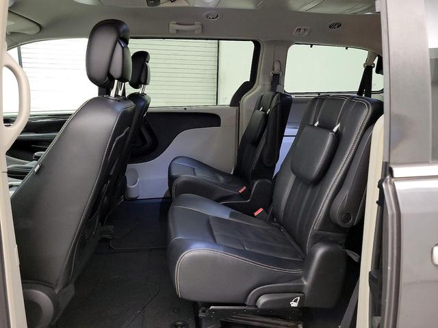 Photo of 2016 Black Chrysler Town & Country