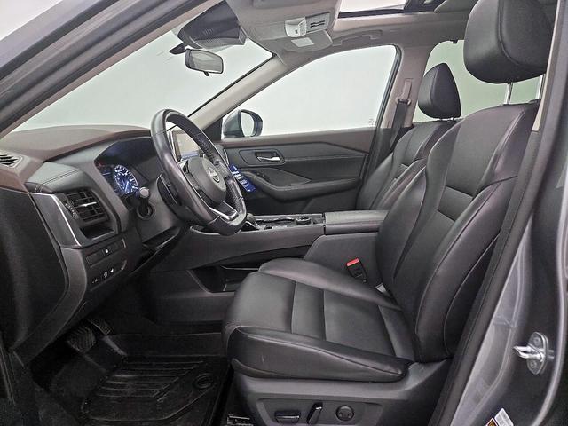 Photo of 2023 Gray Nissan Rogue
