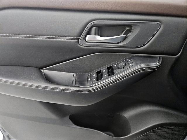 Photo of 2023 Gray Nissan Rogue